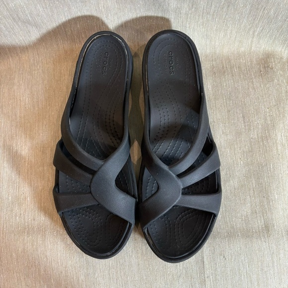 CROCS Sz 9 Sanrah Lightweight Cross Strap Low Platform Slip On Slides - Picture 3 of 8